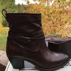 Frye Jackie Rivet Boots sz 8 NIB Bootie